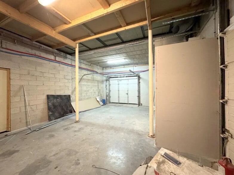 Flex in Montigny-lès-Cormeilles for lease - Interior Photo - Image 3 of 4