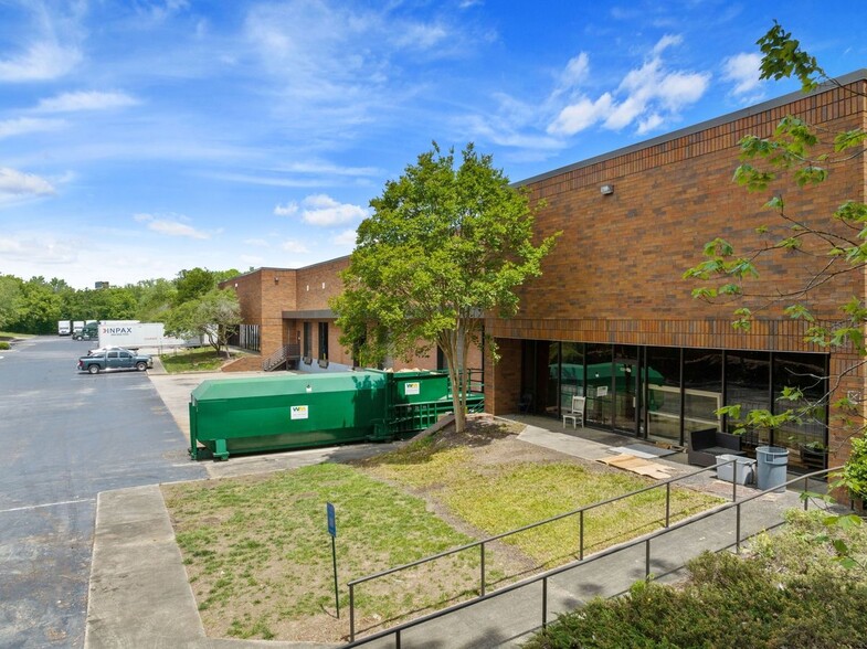 5215 Westgate Dr SW, Atlanta, GA for lease - Primary Photo - Image 1 of 3