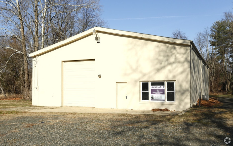 92 State Hwy 33, Manalapan Township, NJ for sale - Building Photo - Image 1 of 12