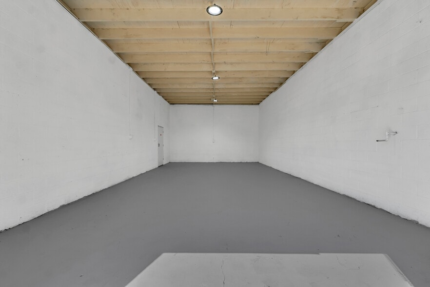 1626-1640 Pine St, Oxnard, CA for lease - Building Photo - Image 3 of 5