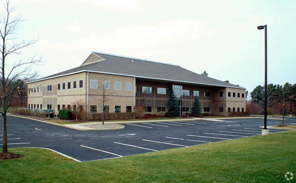 2000 Aerospace Pky, Brook Park, OH for lease - Primary Photo - Image 1 of 2