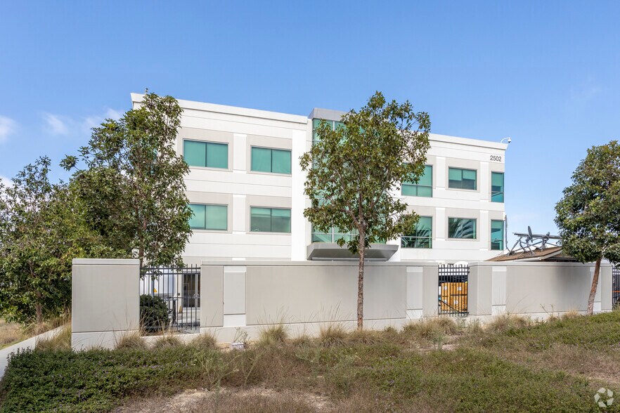 2502 Gateway Rd, Carlsbad, CA for lease - Building Photo - Image 3 of 4