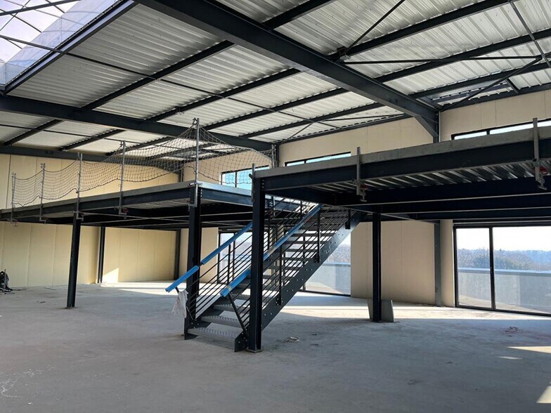 Office in Quimper for lease - Building Photo - Image 3 of 4