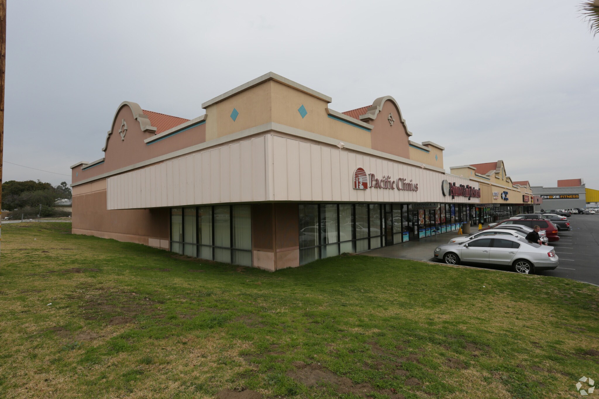 15011519 S Riverside Ave, Rialto, CA 92376 Gateway Plaza II