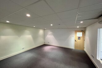 Eastern Ave, Barnstaple for lease Interior Photo- Image 2 of 3