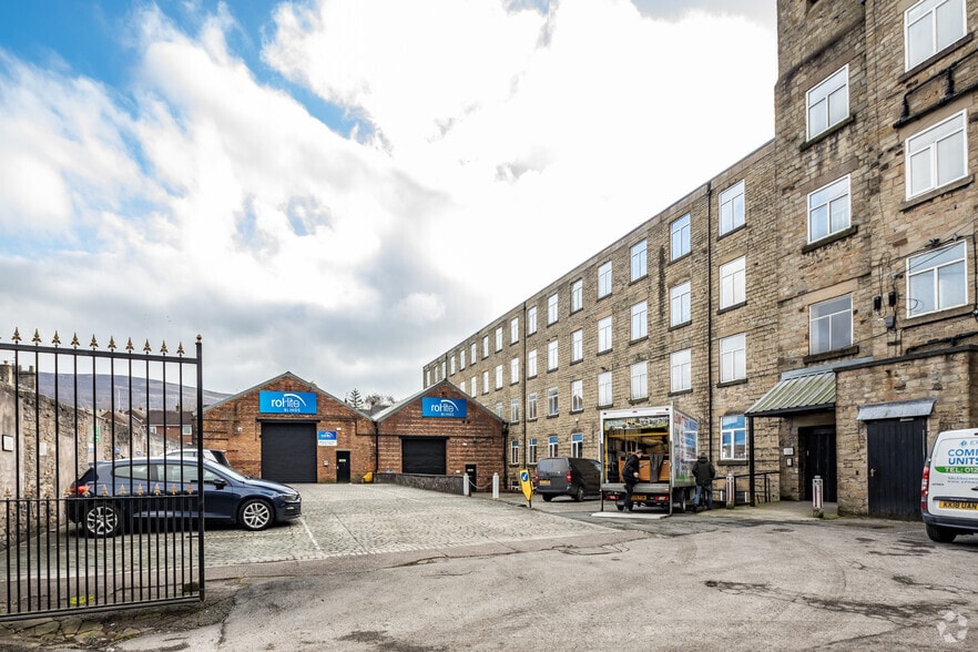 Huddersfield Rd, Stalybridge for lease - Building Photo - Image 3 of 4