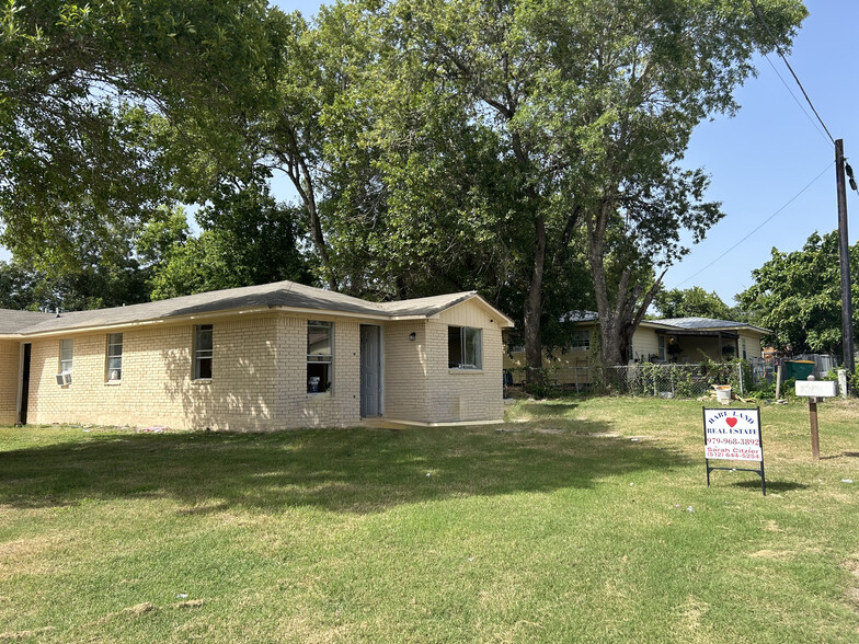 819 E Guadalupe St, La Grange, TX for sale - Building Photo - Image 3 of 8