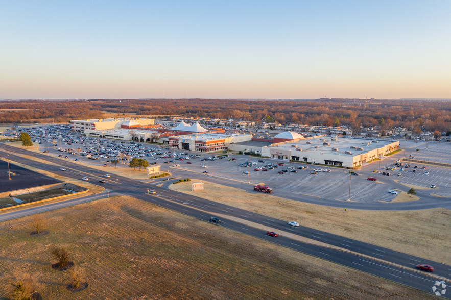 14002 E 21st St, Tulsa, OK for lease - Building Photo - Image 1 of 41