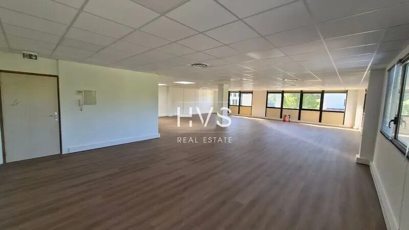 Office in Meyreuil for lease - Interior Photo - Image 1 of 4