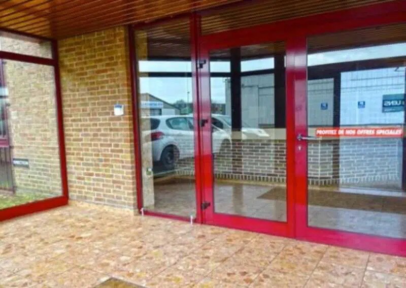 Office in Lens for lease - Lobby - Image 2 of 4