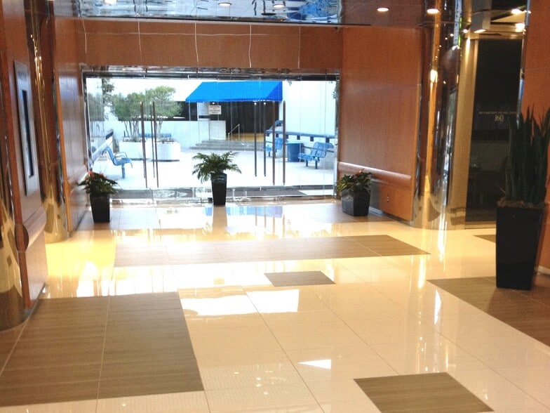 5220 Spring Valley Rd, Dallas, TX for lease - Interior Photo - Image 3 of 9