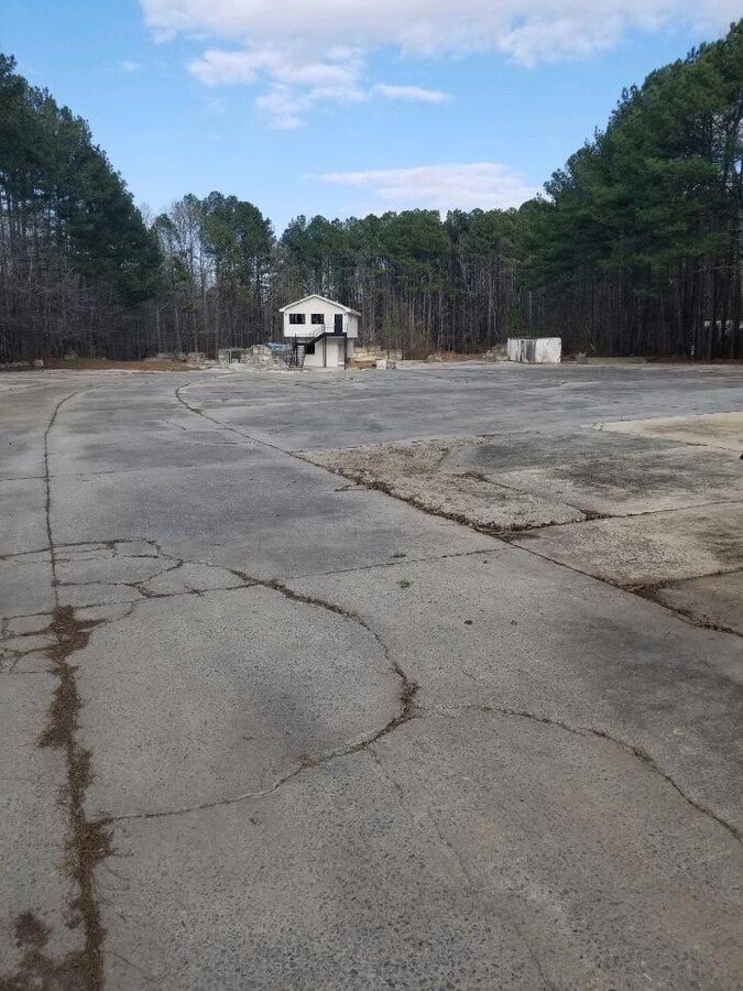 715 Univeter, Canton, GA 30115