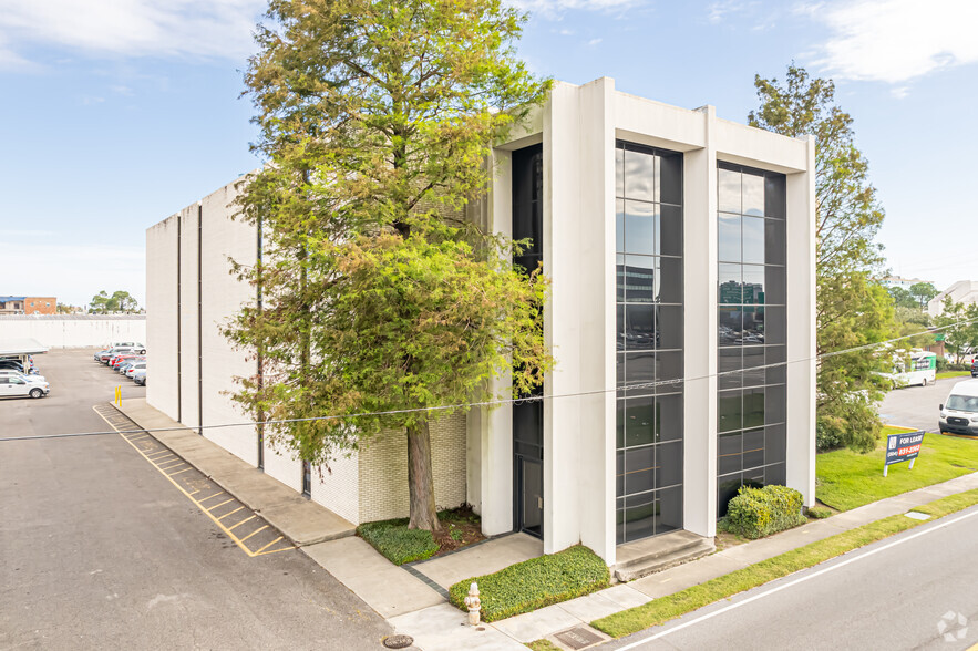 3545 N I-10 Service Rd, Metairie, LA for lease - Building Photo - Image 3 of 4