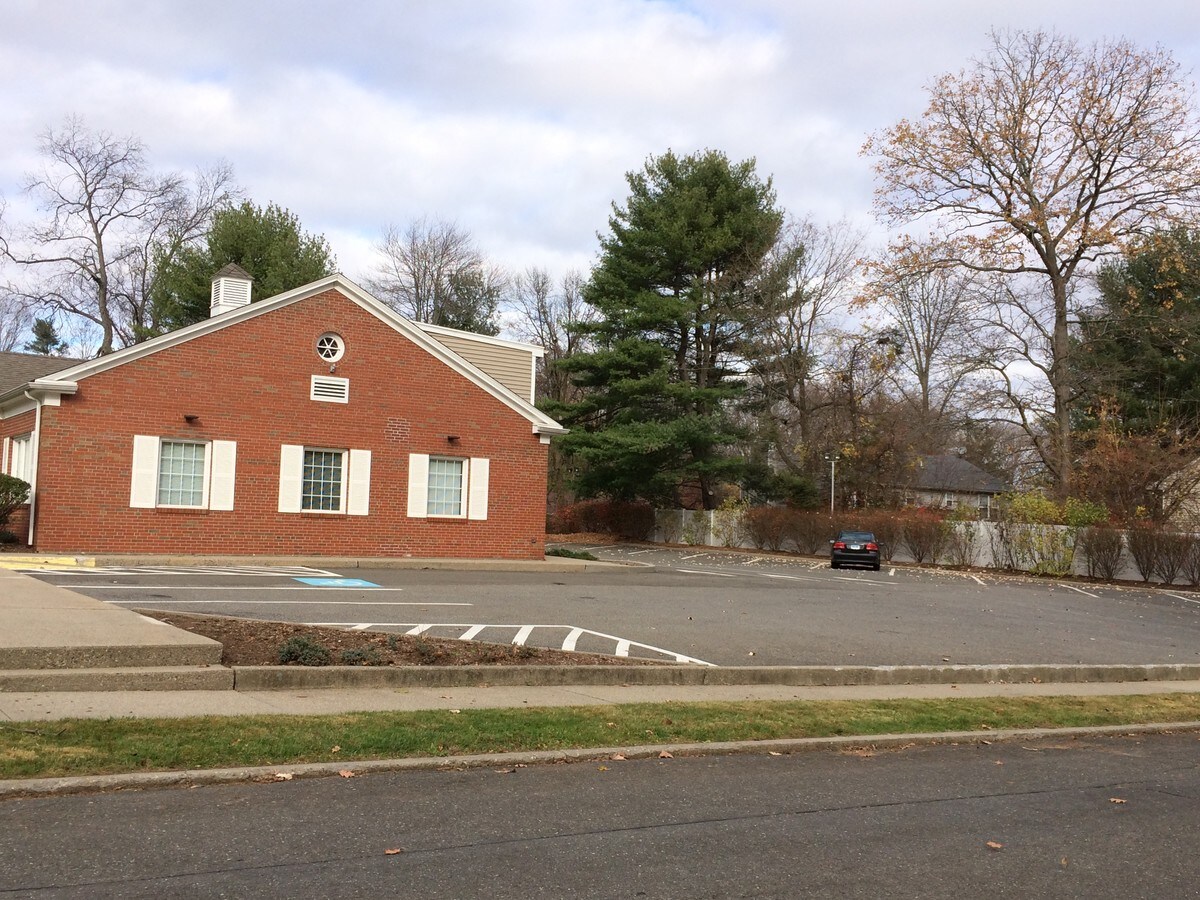 4180 Madison Ave, Trumbull, CT 06611