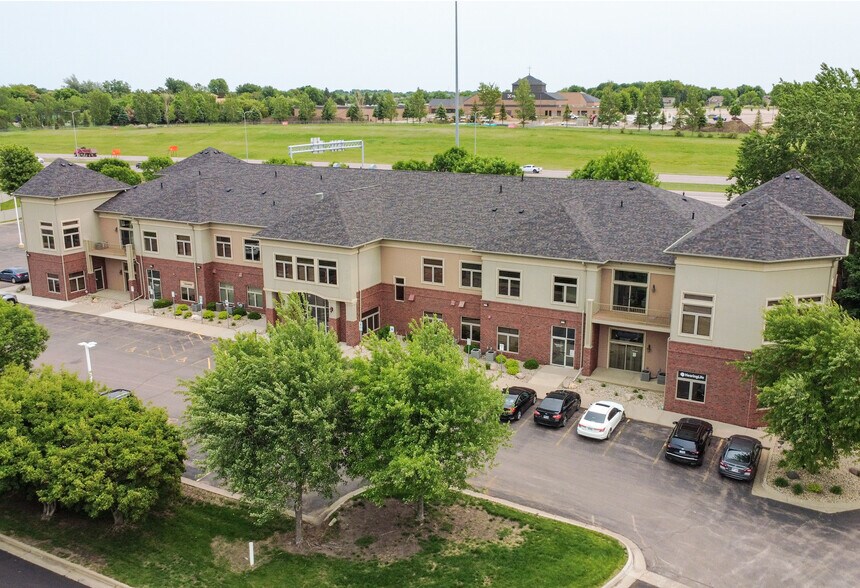 5024-5032 S Bur Oak Pl, Sioux Falls, SD for lease - Building Photo - Image 2 of 9