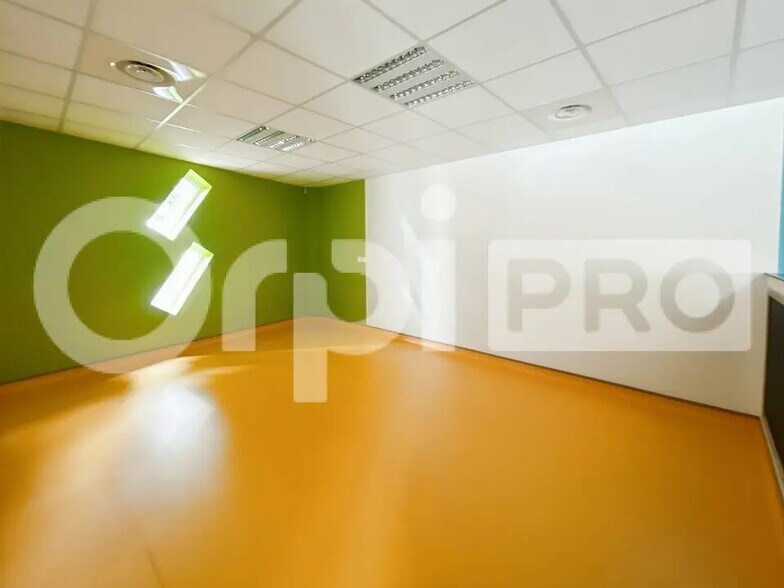 Retail in Willerval for sale - Interior Photo - Image 3 of 9