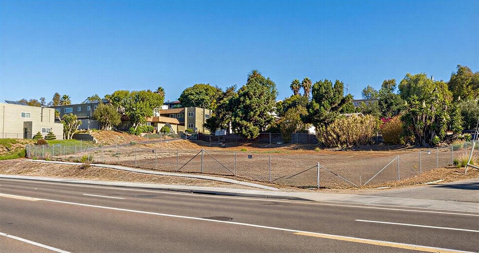 1555 Sunbury Ct, Vista, CA for sale - Building Photo - Image 3 of 8