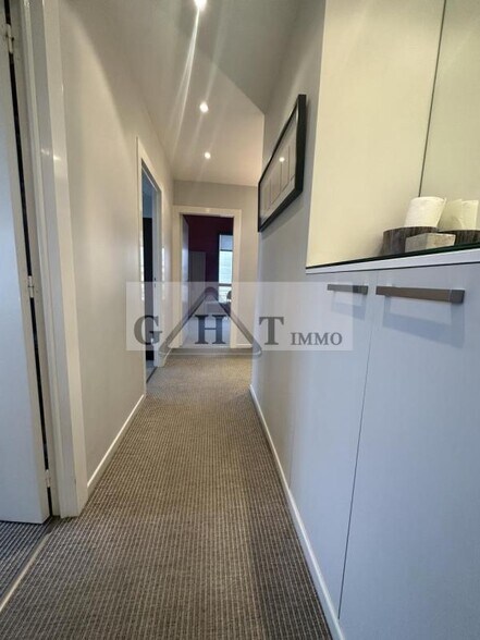 Office in Creteil for lease - Interior Photo - Image 3 of 12