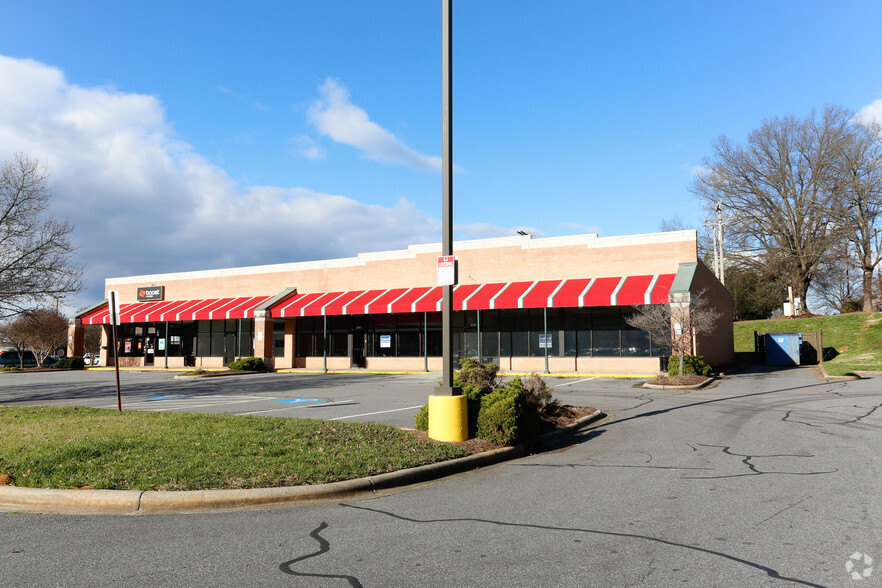 1540-1550 E Broad St, Statesville, NC for lease - Building Photo - Image 1 of 4