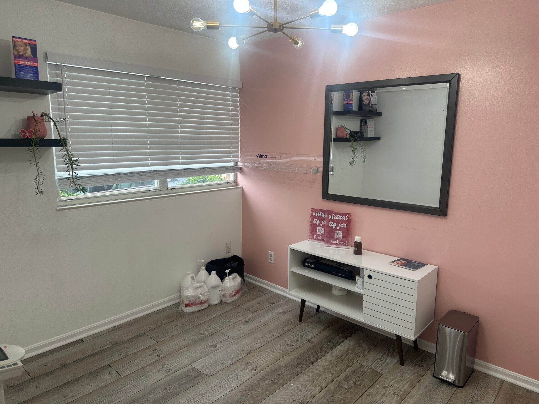 5598 Glenway Ave, Cincinnati, OH for lease Interior Photo- Image 1 of 16