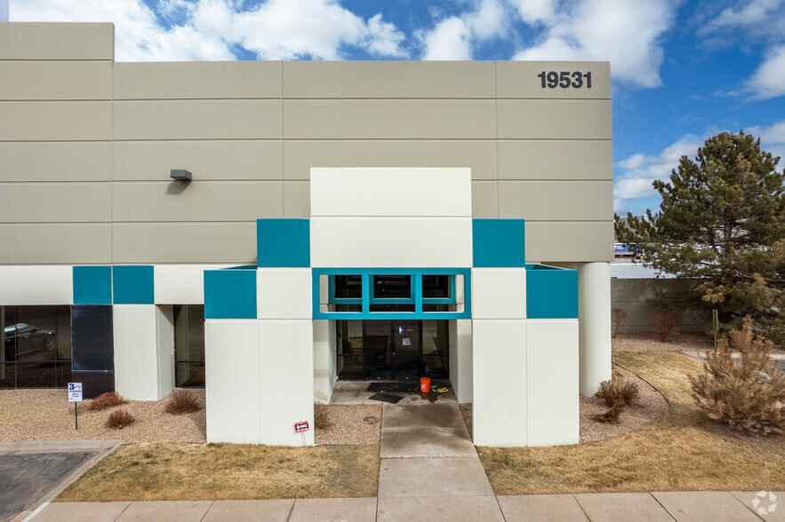 19521-19551 E 32nd Pky, Aurora, CO for lease - Building Photo - Image 3 of 6