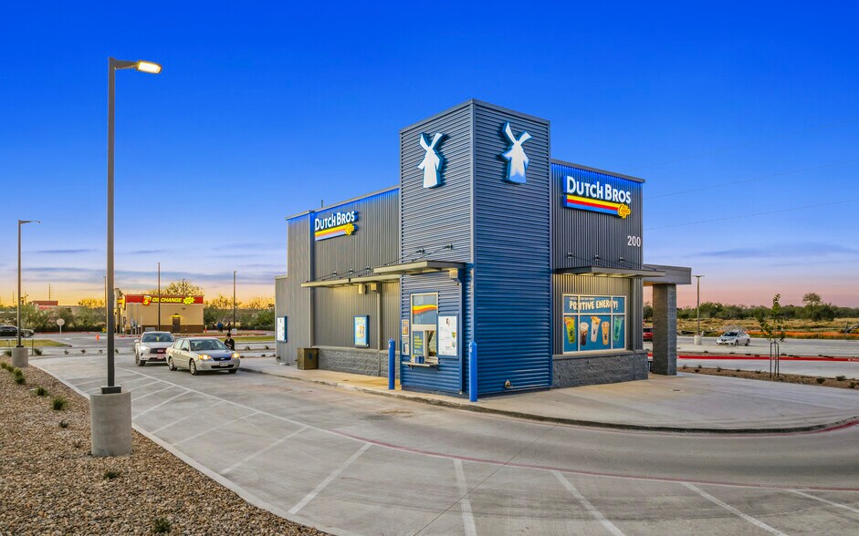 200 W Mile 3 Rd, Palmhurst, TX 78573