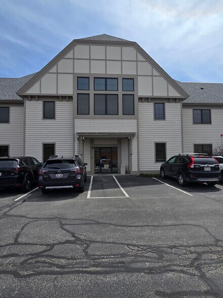 1500 W Market St, Mequon, WI for lease - Building Photo - Image 3 of 12
