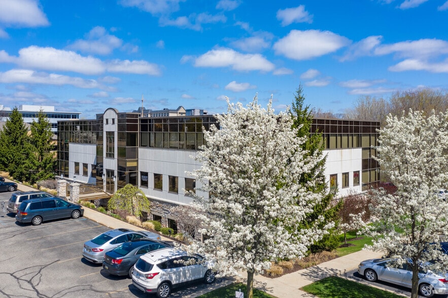 330 E Beltline Ave, Grand Rapids, MI for lease - Building Photo - Image 2 of 4