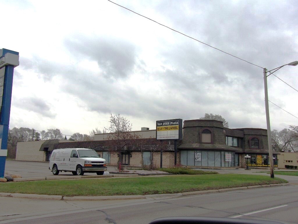 49550-49560 Van Dyke Rd, Shelby Township, MI for lease Building Photo- Image 1 of 9