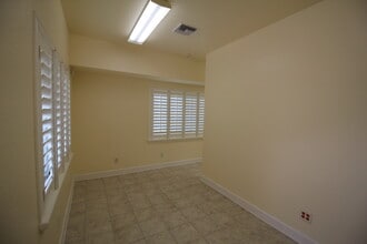 36 Tropic Blvd W, Largo, FL for lease Interior Photo- Image 1 of 6