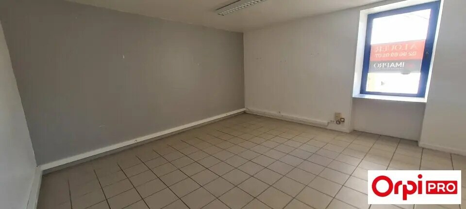 Retail in Plérin for lease - Interior Photo - Image 2 of 5