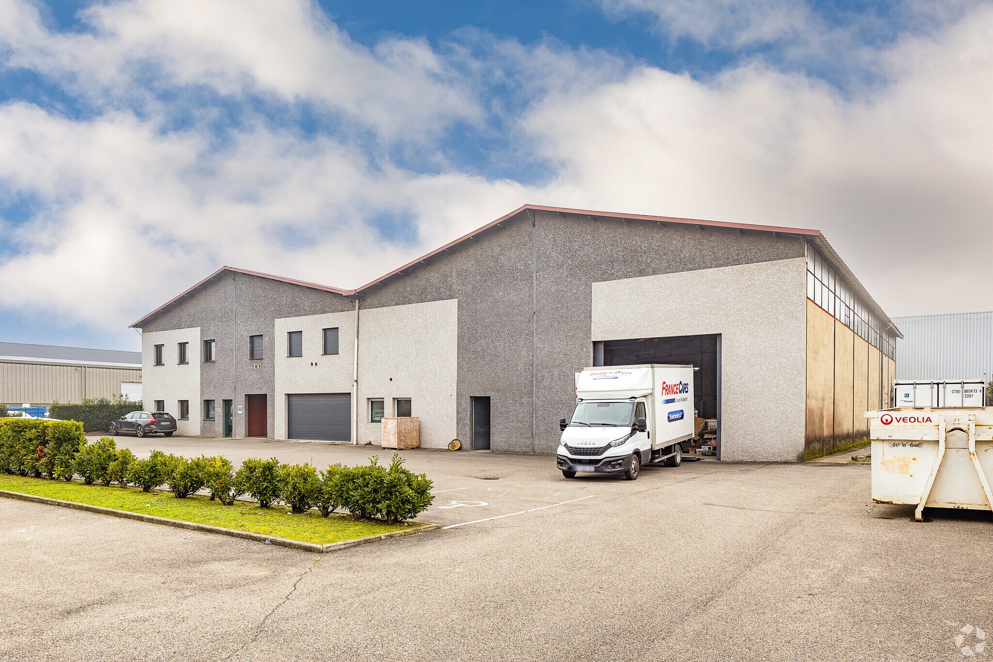 in Décines-Charpieu for sale Primary Photo- Image 1 of 1