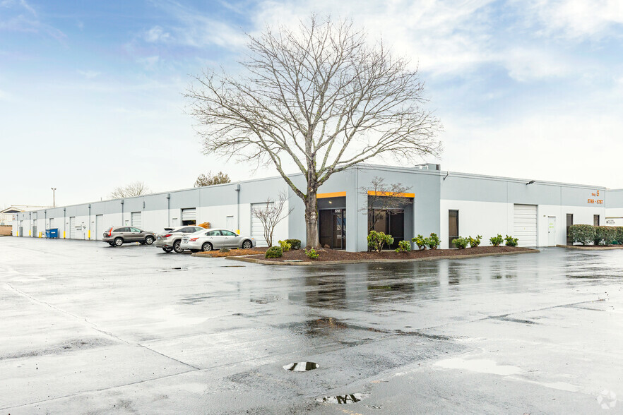 5743 NE Columbia Blvd, Portland, OR for lease - Building Photo - Image 1 of 9