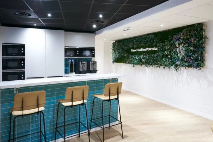 Office in Paris for lease - Interior Photo - Image 3 of 5