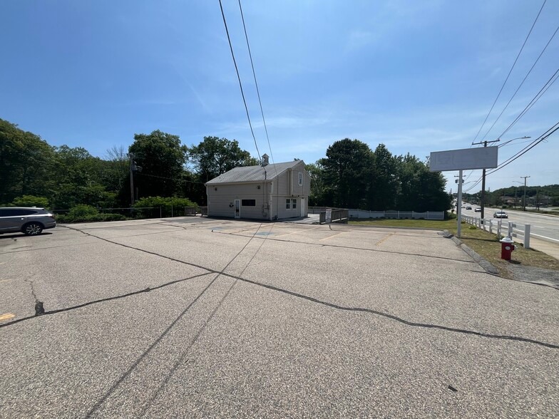 6920 Post Rd, North Kingstown, RI for lease - Building Photo - Image 3 of 11