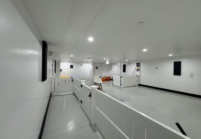 975 Manhattan Ave, Brooklyn, NY for sale - Building Photo - Image 3 of 8