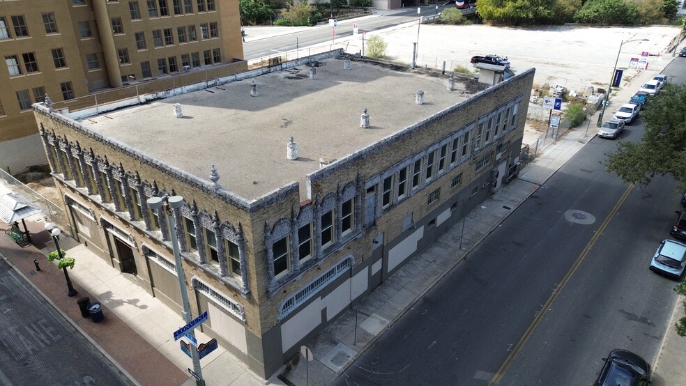 The Flats and Voss Buildings portfolio of 2 properties for sale on LoopNet.com - Building Photo - Image 3 of 13