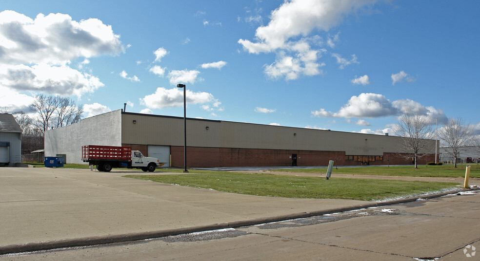 7469 Industrial Parkway Dr, Lorain, OH for sale - Building Photo - Image 1 of 1