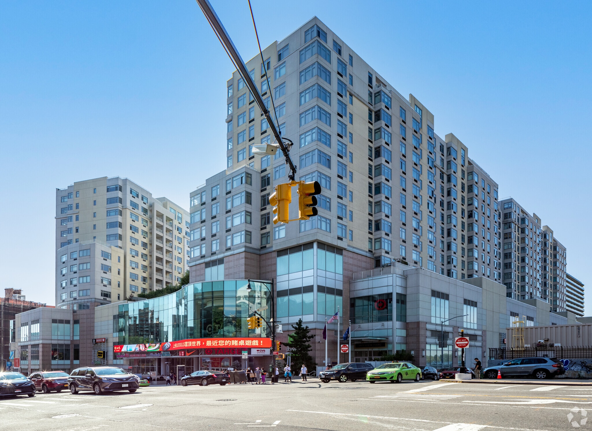 4024 College Point Blvd, Flushing, NY 11354 Shops at Skyview Center