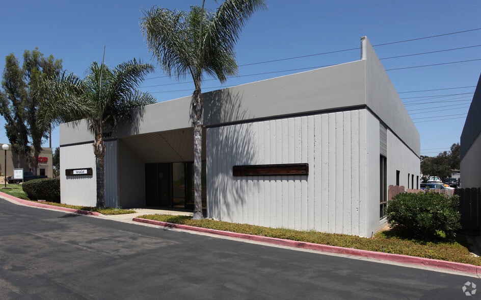 7047 Carroll Rd, San Diego, CA for lease - Primary Photo - Image 1 of 4