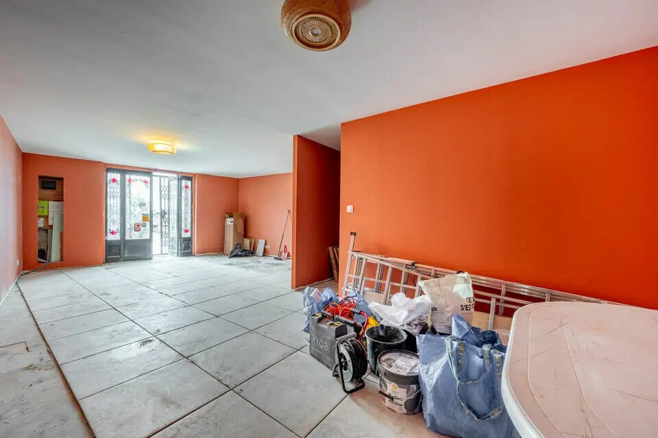 Retail in Menton for sale Interior Photo- Image 1 of 3