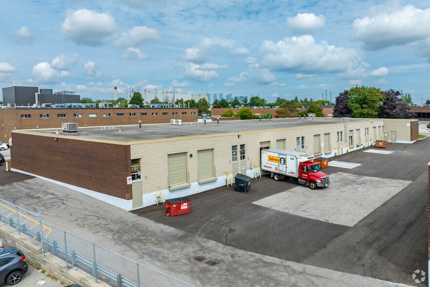 640 Petrolia Rd, Toronto, ON for lease - Building Photo - Image 3 of 5
