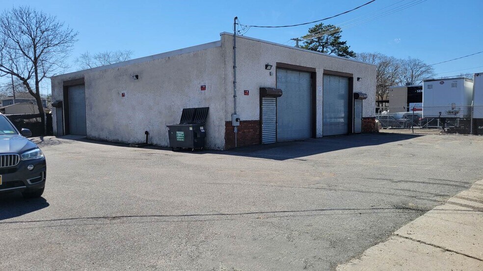 406 Long Island Ave, Wyandanch, NY for sale - Building Photo - Image 1 of 1