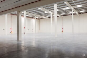 Calle de Eduardo Barreiros, 104, Madrid, Madrid for lease Building Photo- Image 2 of 10