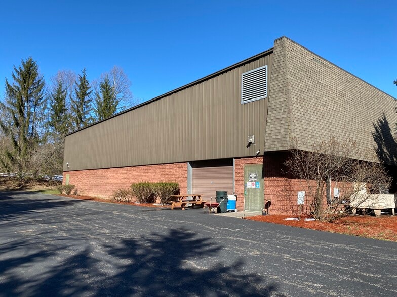 2051 Fairport Nine Mile Point Rd, Penfield, NY for lease - Building Photo - Image 3 of 11