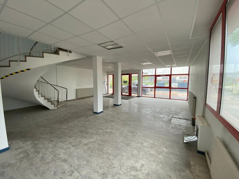 Office in for lease - Interior Photo - Image 3 of 5