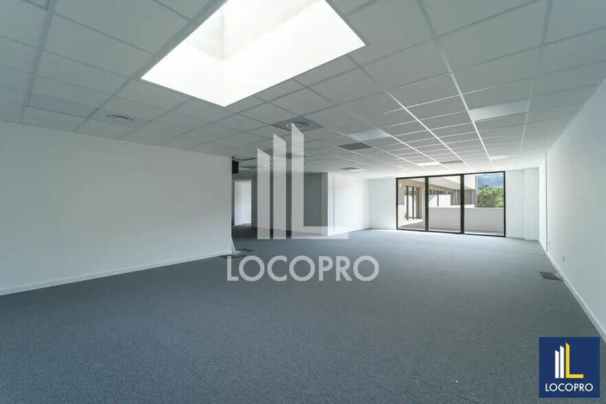 Office in Nice for lease - Building Photo - Image 3 of 6
