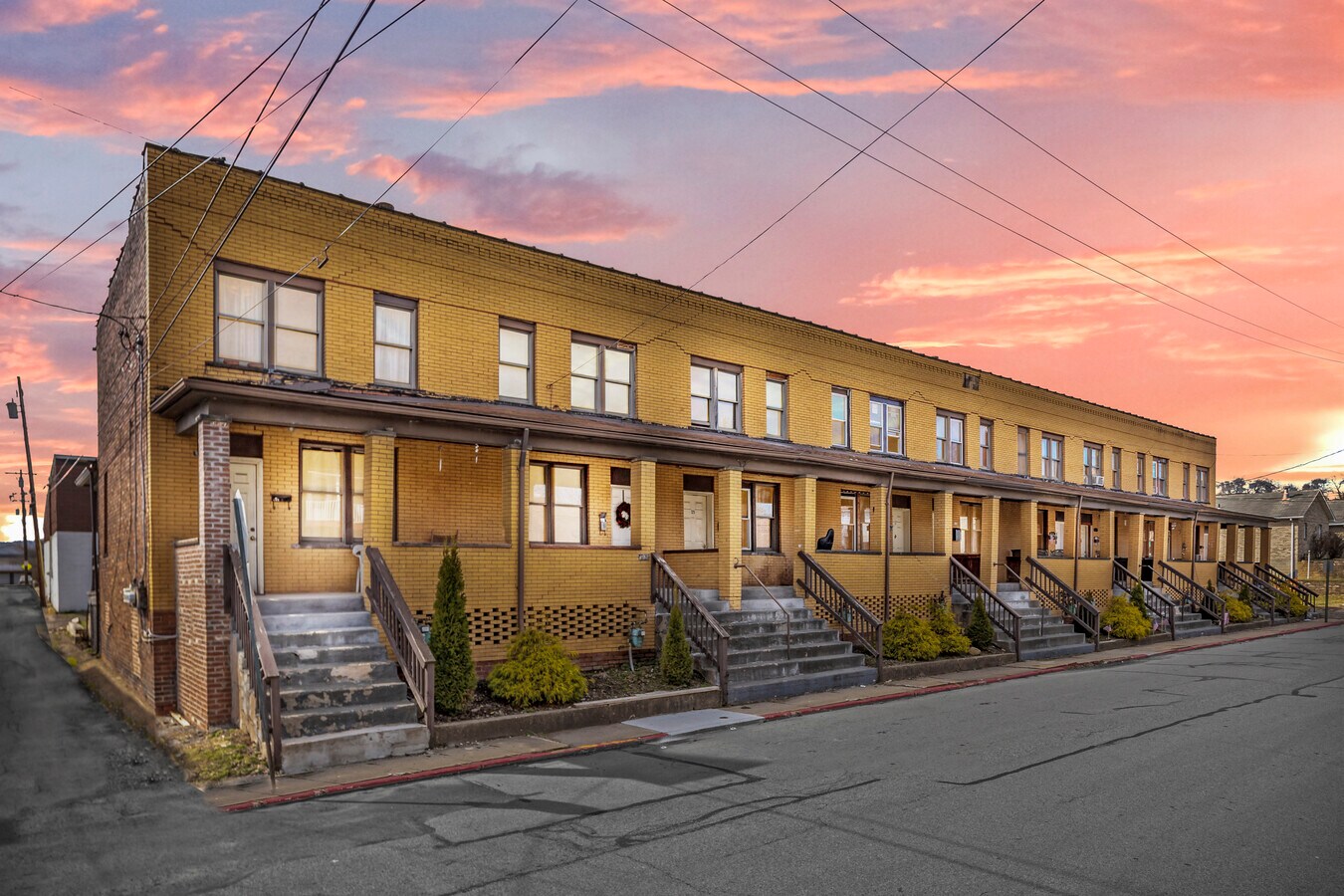 121 St, Brackenridge, PA 15014