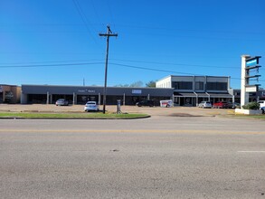 106-204 Dixie Dr, Clute, TX for lease Building Photo- Image 2 of 2