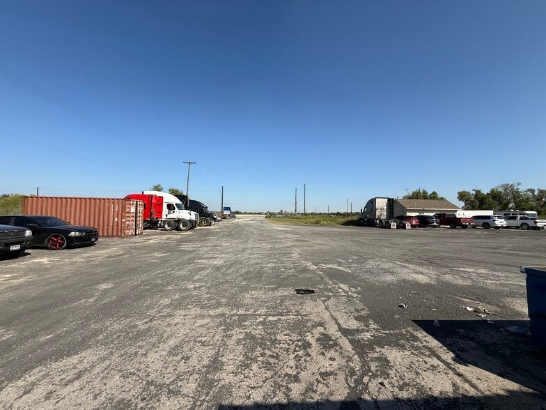 5210 Fuqua St, Houston, TX for lease - Building Photo - Image 2 of 22